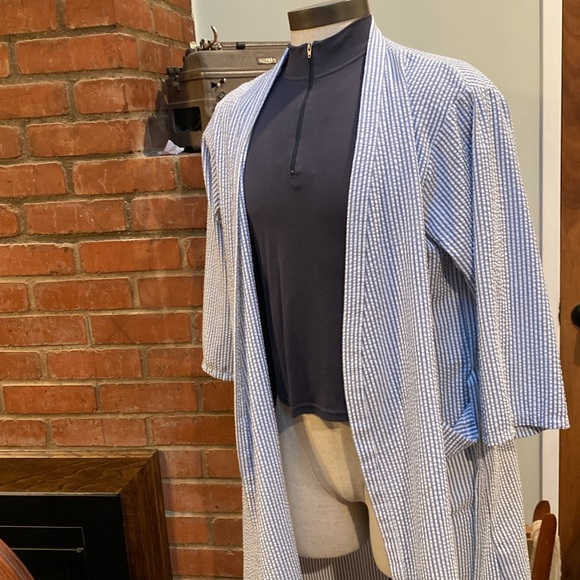 Blue and white seersucker striped robe - Picture 9 of 10